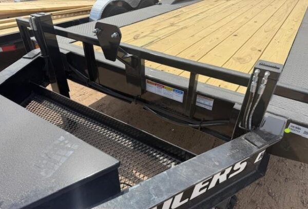 20x102" Tandem Axle, Super-Wide, 22K GVWR, Hyd. Jacks