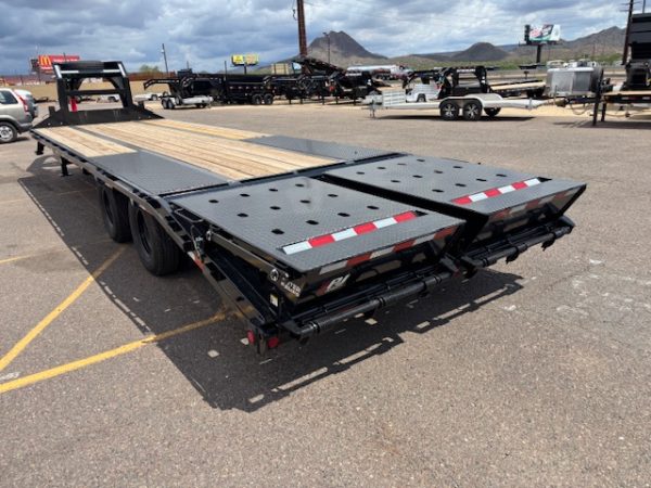 25' Gooseneck, Low-Pro Flatdeck with Duals, 25K GVWR, 14 PLY