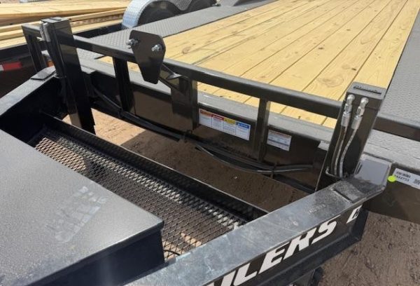 20x102" Tandem Axle, Super-Wide, 22K GVWR, Hyd. Jacks