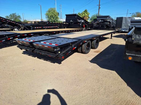 28' Gooseneck Low-Pro Flatdeck with Duals, Hydraulic Jacks, 25K GVWR