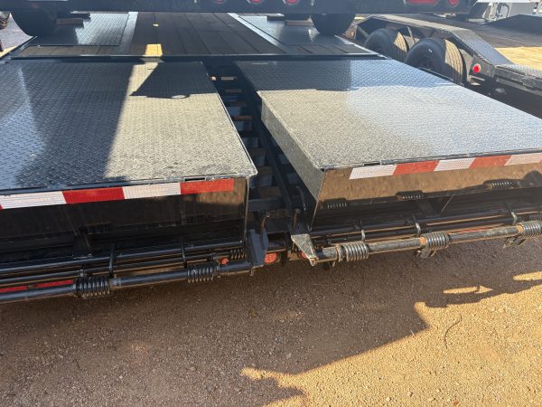 40' Gooseneck Low-Pro Flatdeck with Duals, 25K GVWR