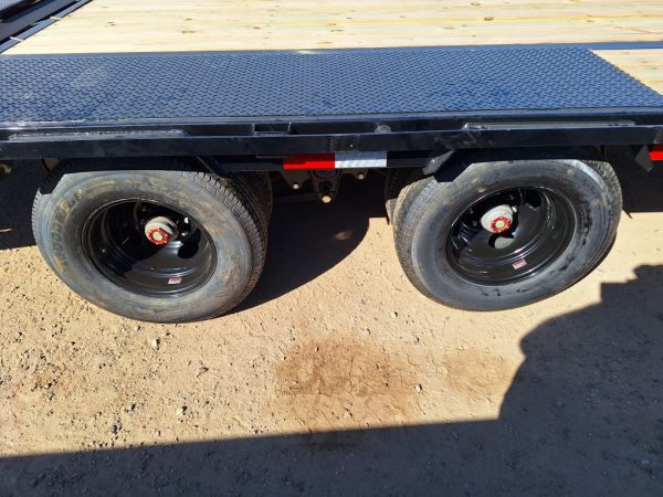 28' Gooseneck Low-Pro Flatdeck with Duals, Hydraulic Jacks, 25K GVWR