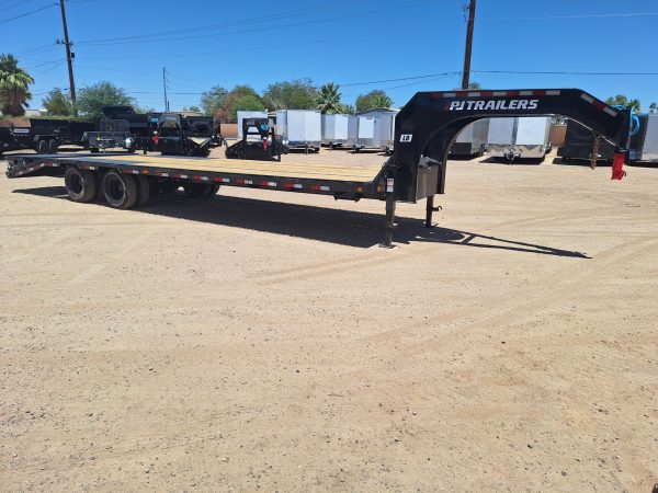 40' Gooseneck Low-Pro Flatdeck with Duals, Hydraulic Atlas Jacks, 25K GVWR