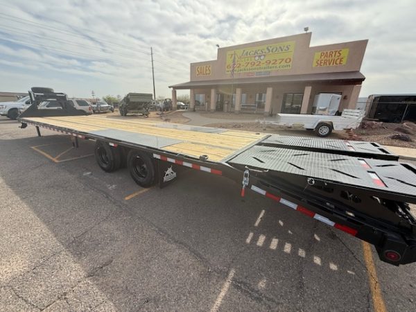 36x102 Ironbull Gooseneck Tandem Duals, Deckover, 23,900K GVWR