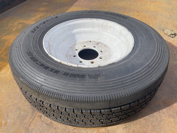 12x83 Gooseneck Tandem Axle 16K GVWR, 18ply Tires