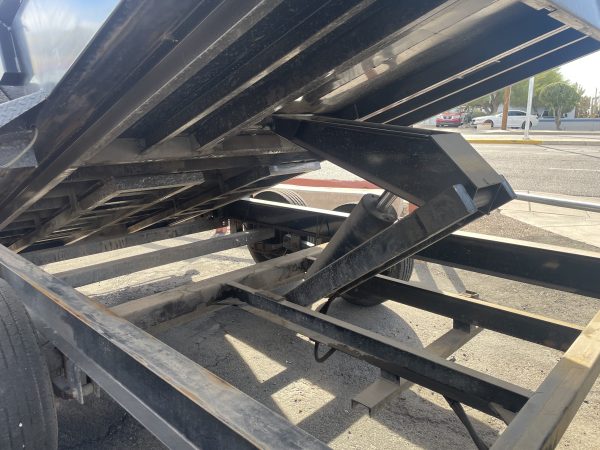 12x83 Gooseneck Tandem Axle 16K GVWR, 18ply Tires