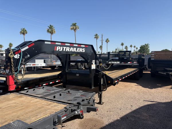 40' Gooseneck Low-Pro Flatdeck with Duals, 25K GVWR