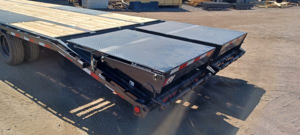40' Gooseneck Low-Pro Flatdeck with Duals, 25K GVWR