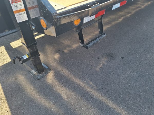 30' Gooseneck Low-Pro Flatdeck with Duals, 25K GVWR