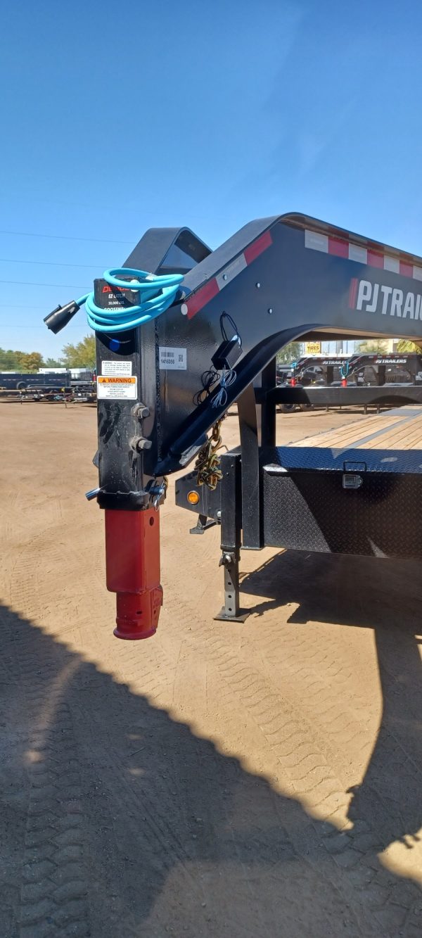 40' Gooseneck Low-Pro Flatdeck with Duals, 25K GVWR