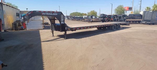 40' Gooseneck Low-Pro Flatdeck with Duals, 25K GVWR