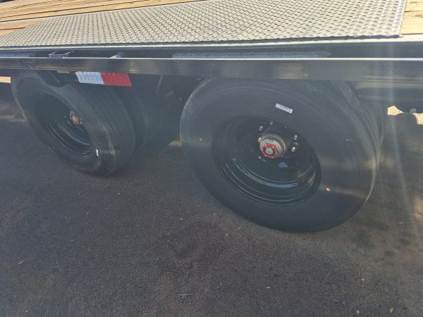 30' Gooseneck Low-Pro Flatdeck with Duals, 25K GVWR