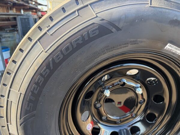 20x83 IronBull Tandem Axle, 14K GVWR, Low-Pro Gravity Tilt