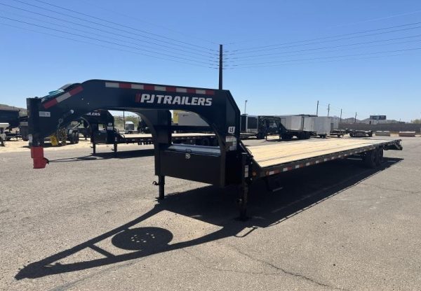 40' Gooseneck Low-Pro Flatdeck with Singles, 15K GVWR