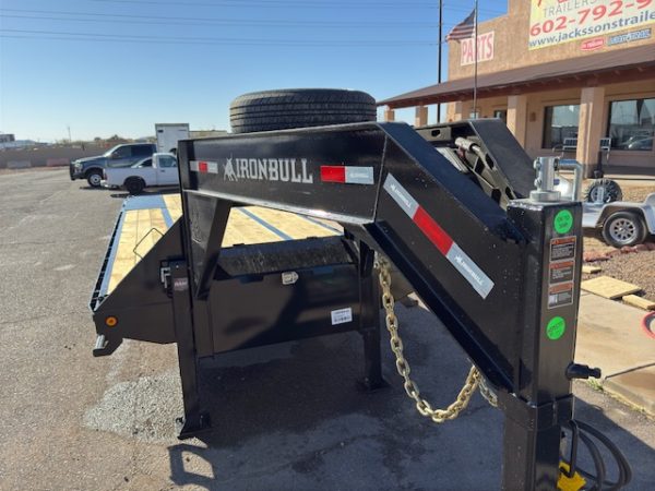 36x102 Gooseneck, Hydraulic Dovetail & Jacks, Tandem w/ Duals, 25,900K GVWR