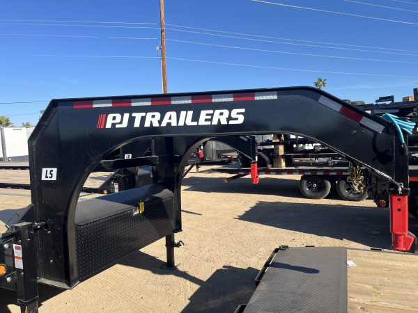 40' Gooseneck Low-Pro Flatdeck with Singles, 15K GVWR