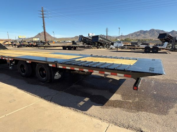 36x102 Gooseneck, Hydraulic Dovetail & Jacks, Tandem w/ Duals, 25,900K GVWR