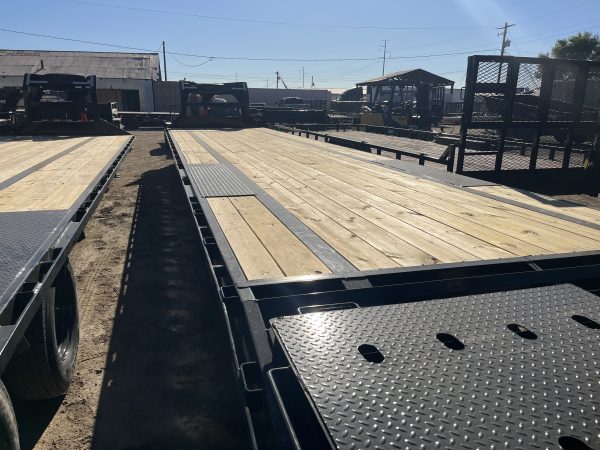 40' Gooseneck Low-Pro Flatdeck with Singles, 15K GVWR