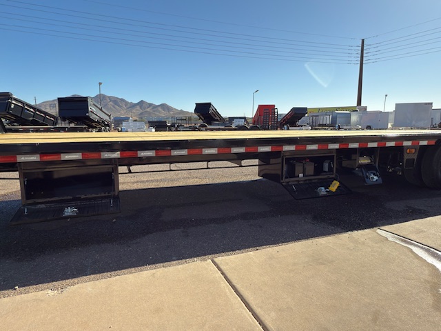 36x102 Gooseneck, Hydraulic Dovetail & Jacks, Tandem w/ Duals, 25,900K GVWR - Image 3