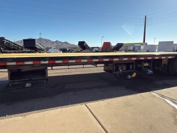 36x102 Gooseneck, Hydraulic Dovetail & Jacks, Tandem w/ Duals, 25,900K GVWR