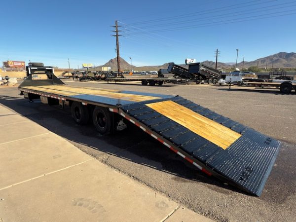 36x102 Gooseneck, Hydraulic Dovetail & Jacks, Tandem w/ Duals, 25,900K GVWR