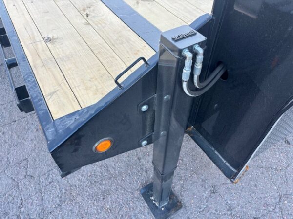 36' Gooseneck Low-Pro Low-Pro with Hydraulic Dove, 25K GVWR
