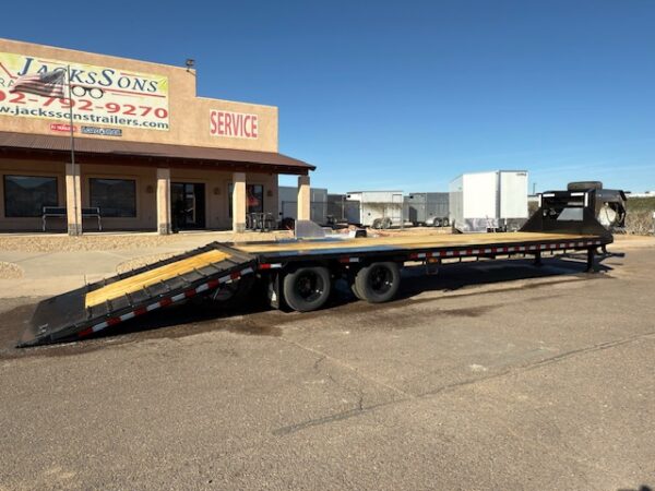 36x102 Gooseneck, Hydraulic Dovetail & Jacks, Tandem w/ Duals, 25,900K GVWR