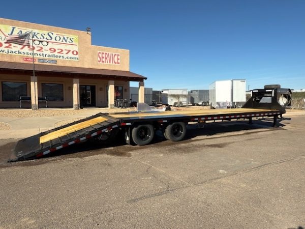 36x102 Gooseneck, Hydraulic Dovetail & Jacks, Tandem w/ Duals, 25,900K GVWR