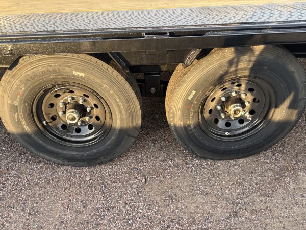40' Gooseneck Low-Pro Flatdeck with Singles, 15K GVWR
