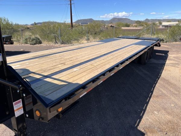 30' Gooseneck Low-Pro Flatdeck with Duals, 25K GVWR
