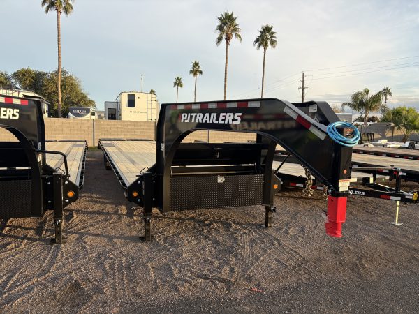 40' Gooseneck Low-Pro Flatdeck with Singles, 15K GVWR