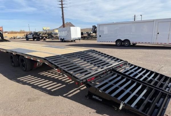 36' Gooseneck Low-Pro Flatdeck with Duals, 25K GVWR
