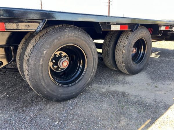 30' Gooseneck Low-Pro Flatdeck with Duals, 25K GVWR