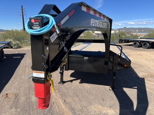 30' Gooseneck Low-Pro Flatdeck with Duals, 25K GVWR