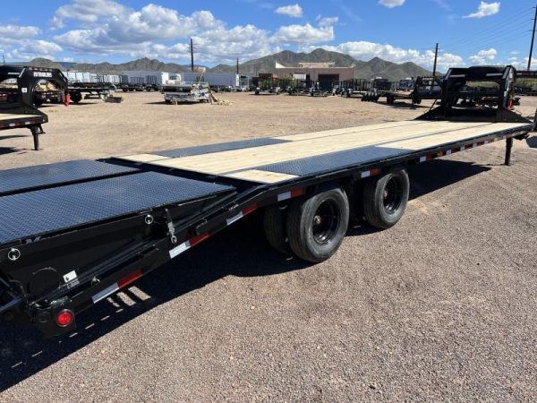 30' Gooseneck Low-Pro Flatdeck with Duals, 25K GVWR