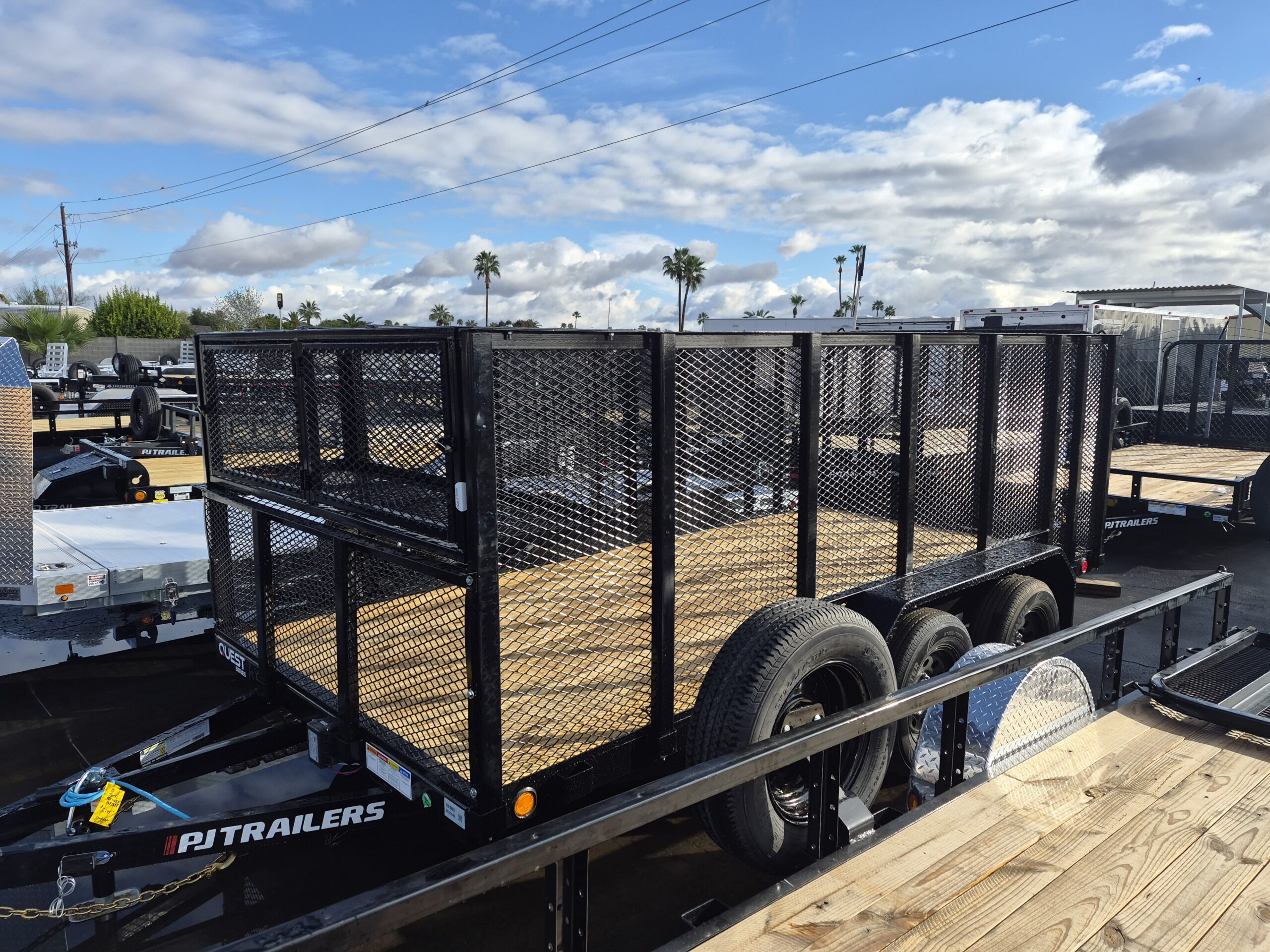14x83 Tandem Axle, 7K GVWR, 4' Exp Sides, Channel Utility - Image 4