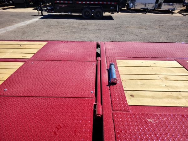 36X102" Gooseneck, Tandem Axle, 10FT Hydraulic Tail, Hyd. Jacks, 25,900 GVWR