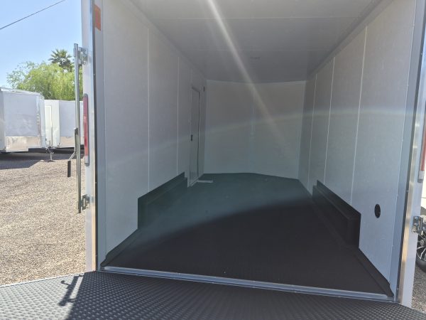 16x7.5 Jasper SE, 7K GVWR, Rubber Flooring, White Vinyl Walls/Ceiling, Ramp Door, 6" Extra Height