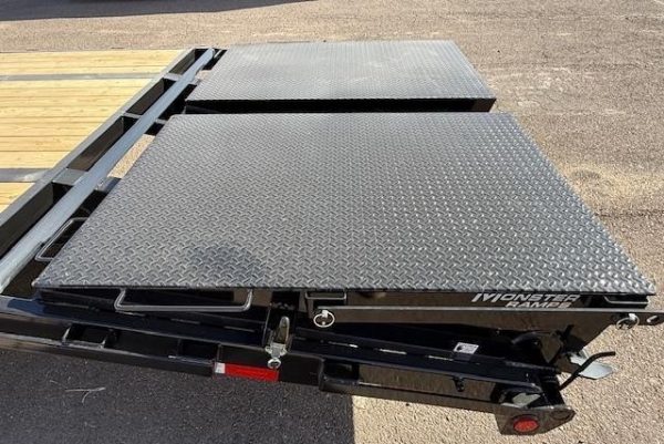 40' Gooseneck Low-Pro Flatdeck with Singles, 15,680 GVWR, Monster Ramps