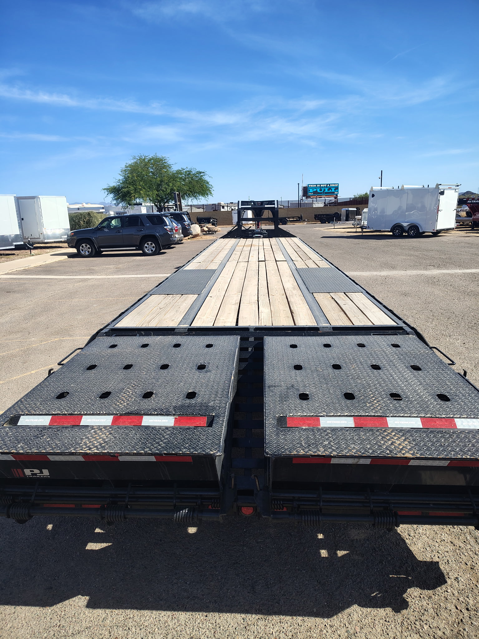 40' Gooseneck Low-Pro Flatdeck with Duals, 25.9K GVWR, Monster Ramps - Image 15