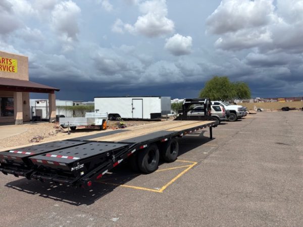 25' Gooseneck, Low-Pro Flatdeck with Duals, 25K GVWR, 14 PLY