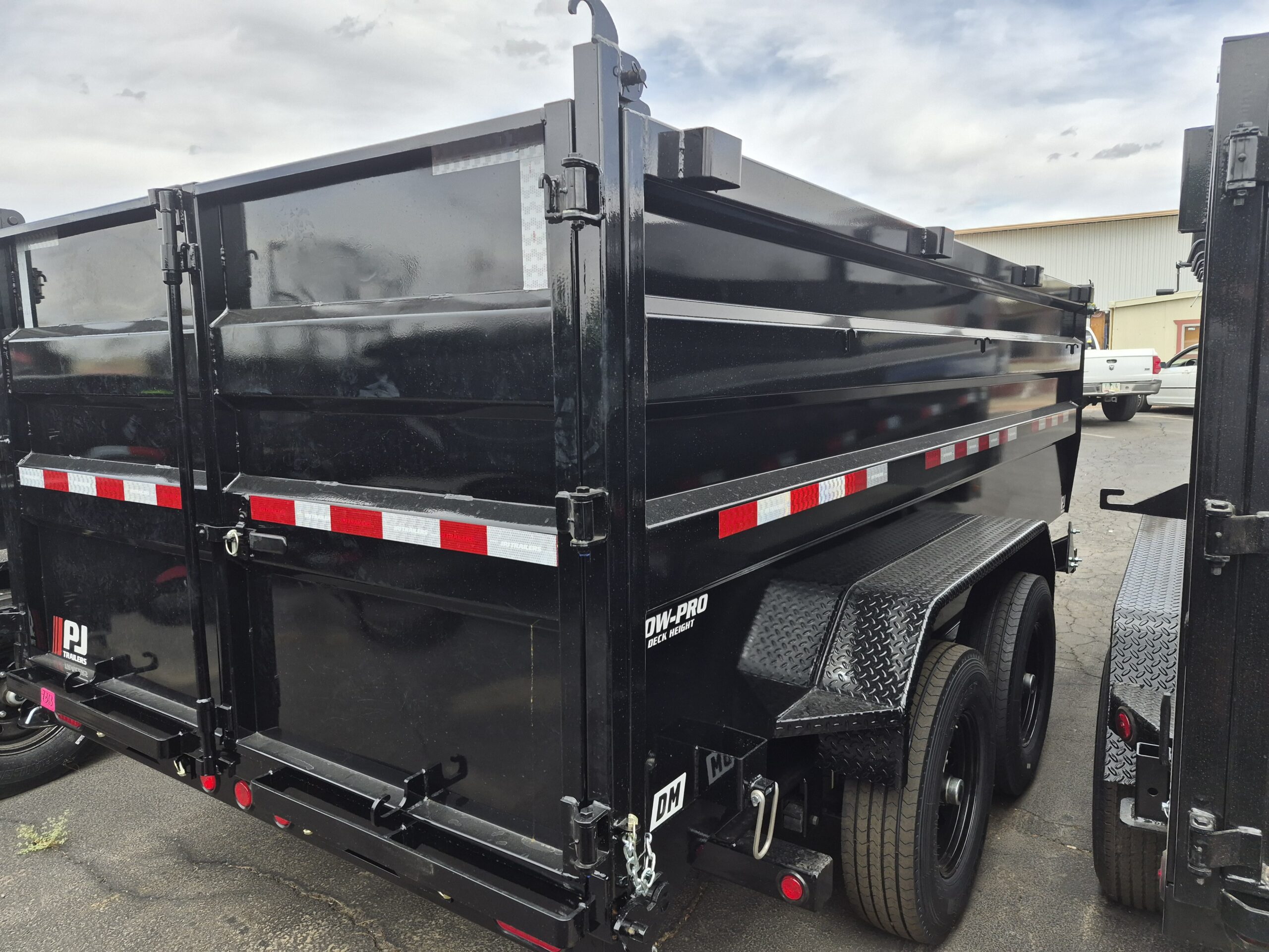 14x83 Tandem Axle, 15,400 GVWR, Low Pro Dump, 48" Sides, 14 Ply Tires - Image 4