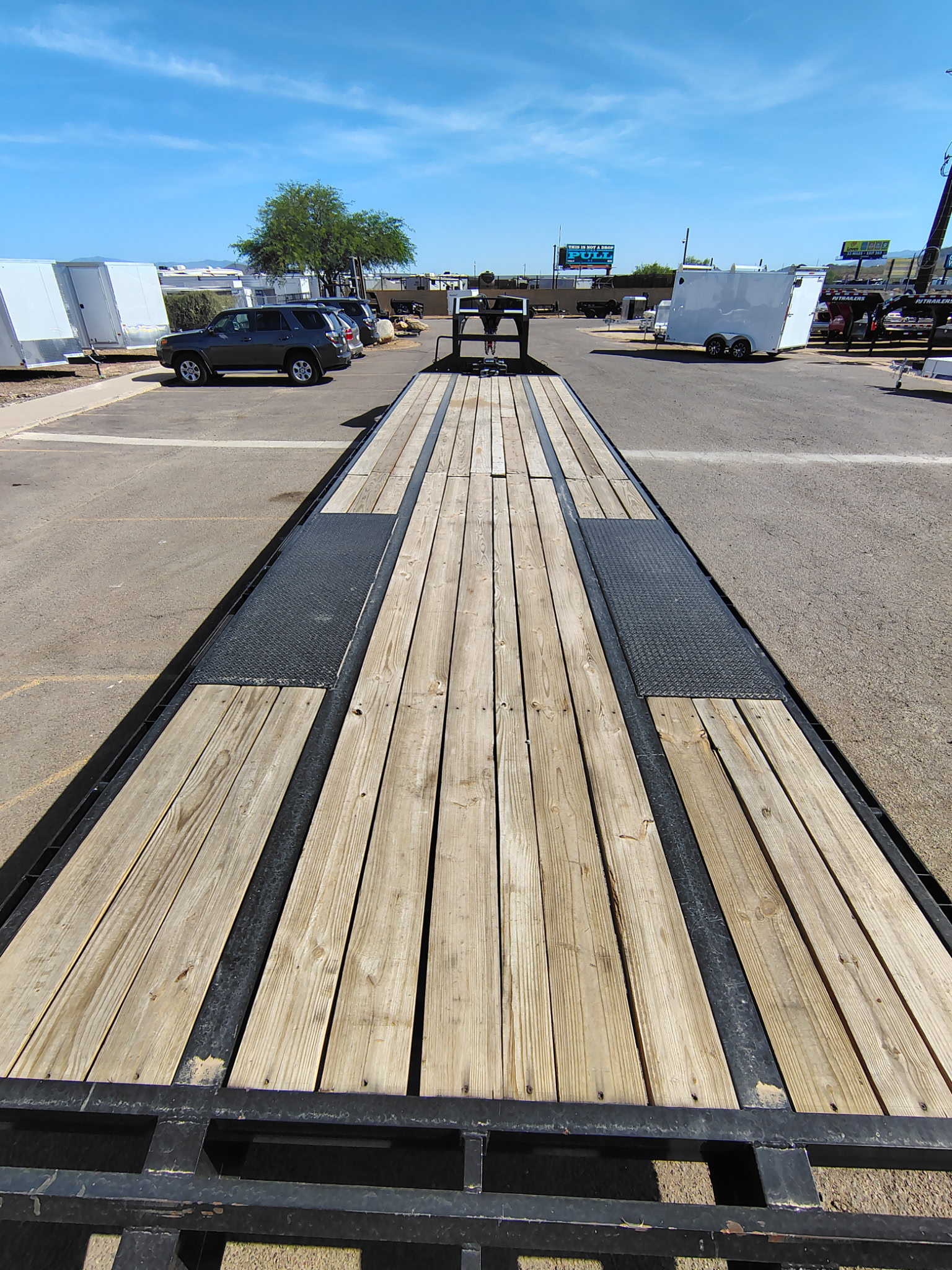 40' Gooseneck Low-Pro Flatdeck with Duals, 25.9K GVWR, Monster Ramps - Image 6