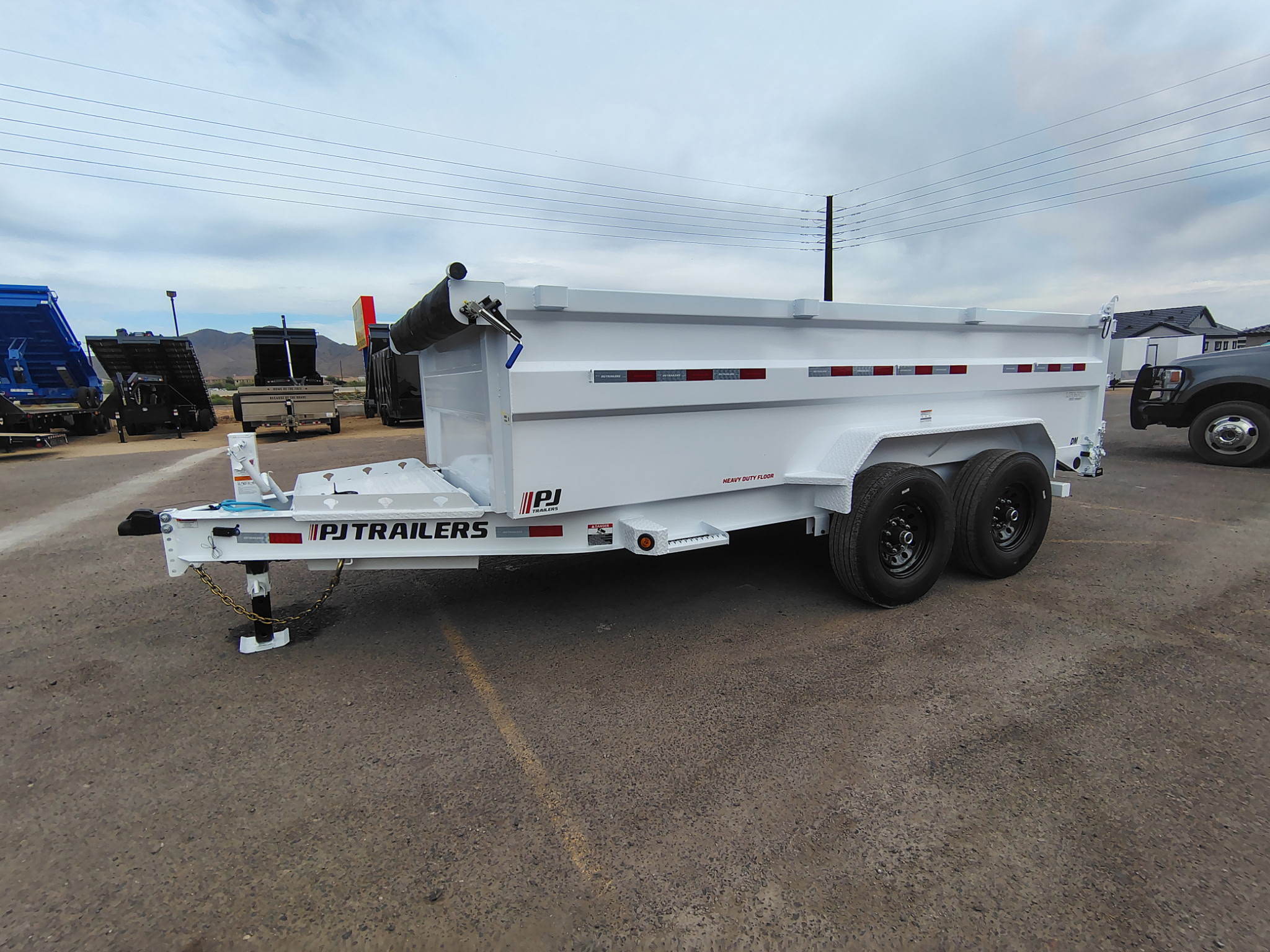 14x83 Tandem Axle, 15,400 GVWR, Low Pro Dump, 36" Sides, 14 Ply Tires - Image 5
