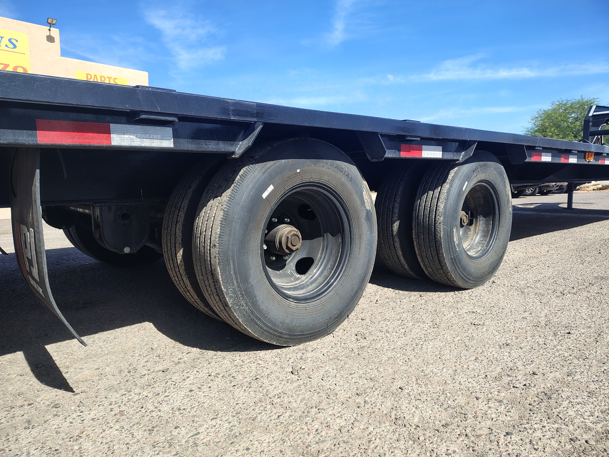 40' Gooseneck Low-Pro Flatdeck with Duals, 25.9K GVWR, Monster Ramps - Image 13