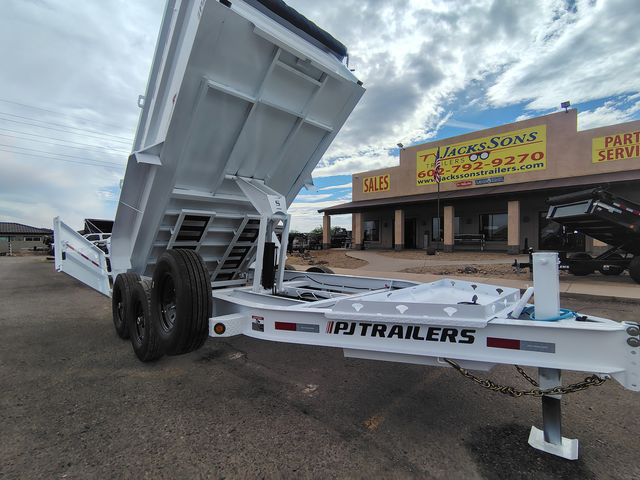 14x83 Tandem Axle, 15,400 GVWR, Low Pro Dump, 36" Sides, 14 Ply Tires - Image 4