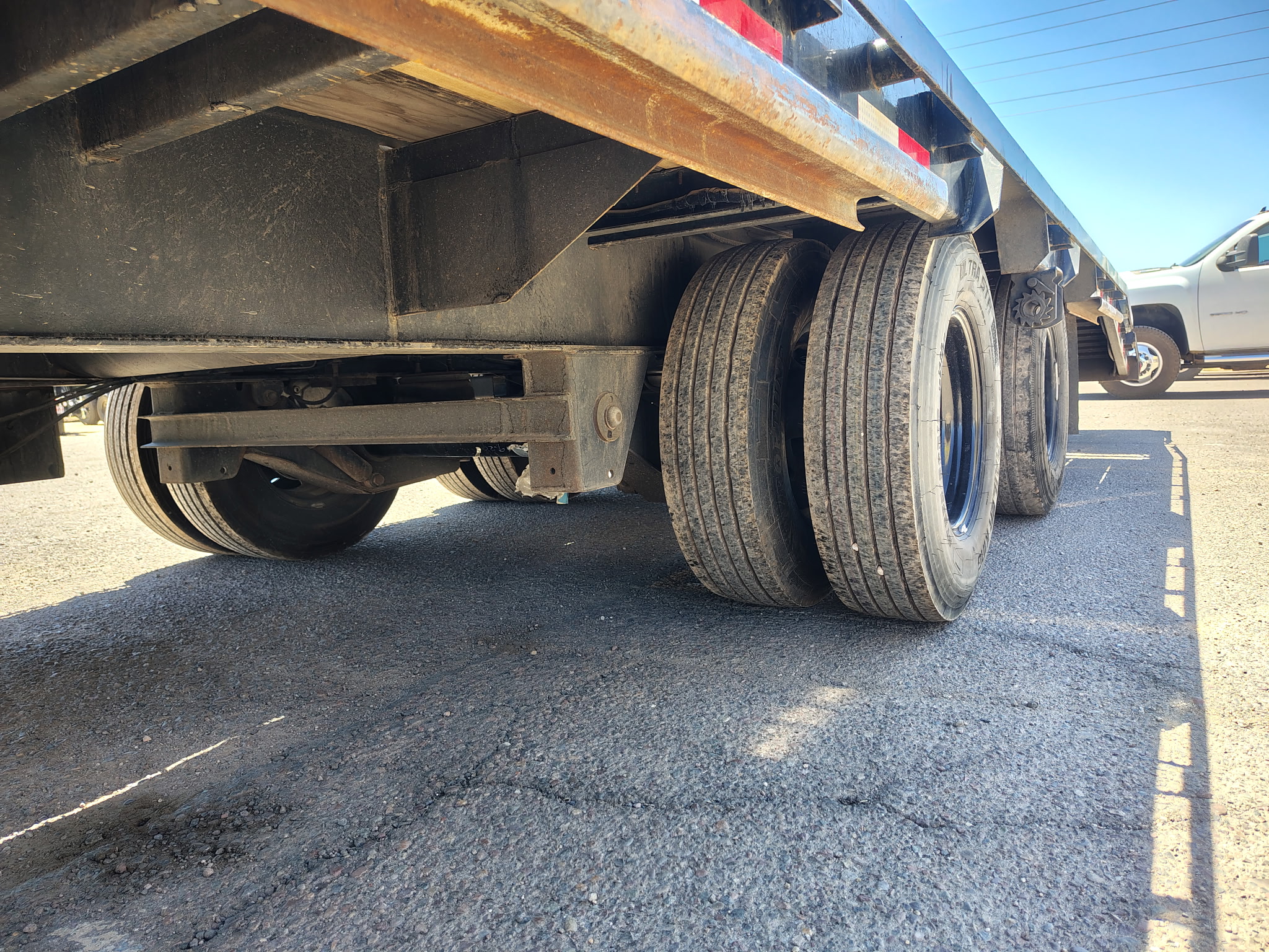 40' Low-Pro Flatdeck w/ Duals, Air Ride, Elec/Hyd Disc brakes, 25K GVWR - Image 6
