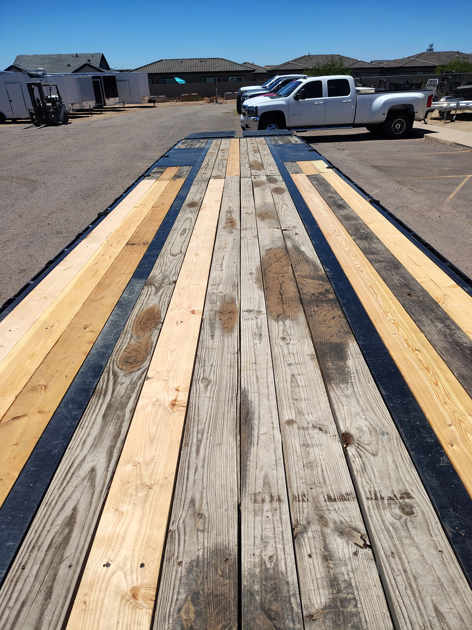 40' Low-Pro Flatdeck w/ Duals, Air Ride, Elec/Hyd Disc brakes, 25K GVWR - Image 4