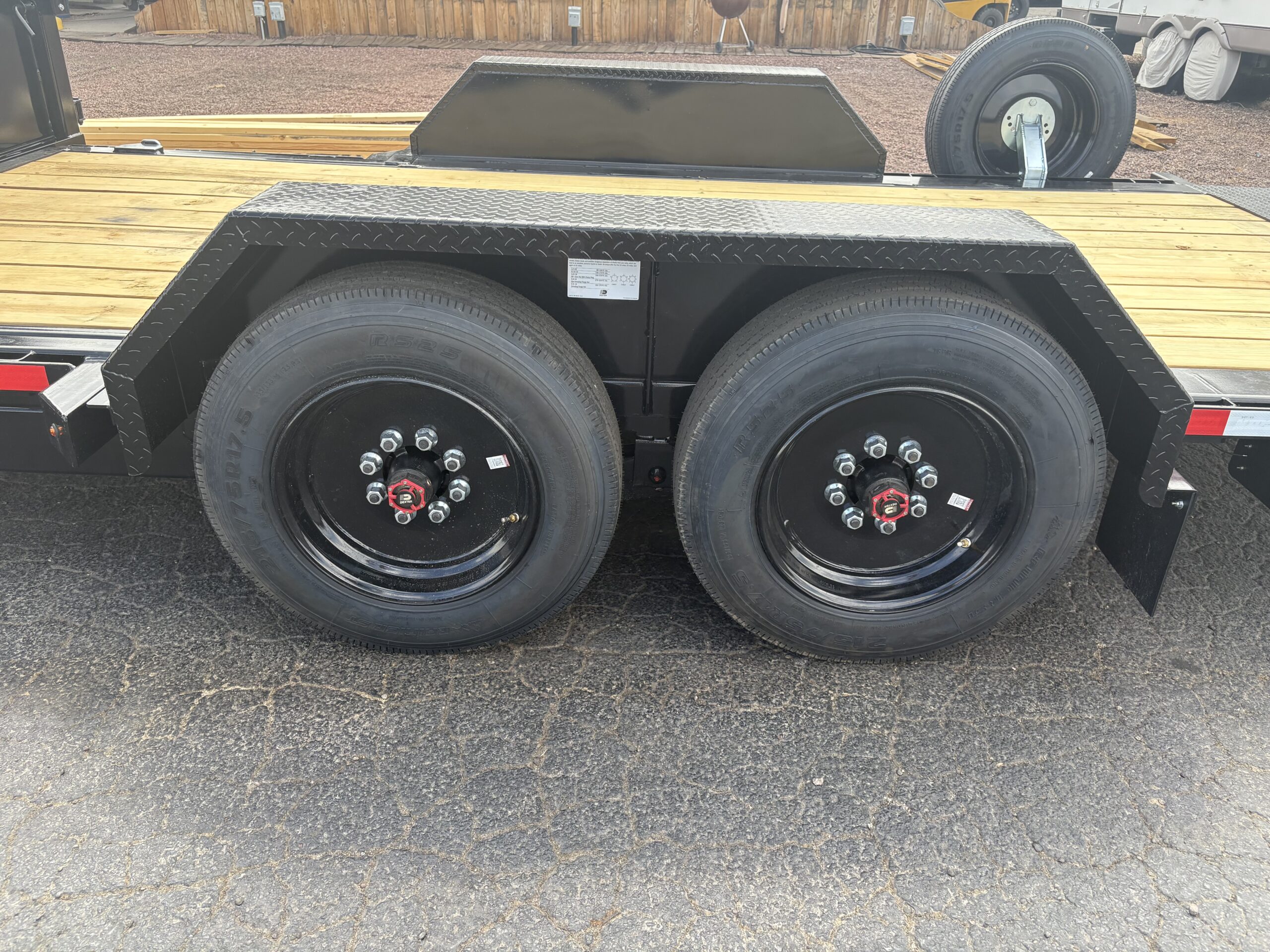 21x83 Tandem Axle, 17.6K GVWR, Side Dump Tilt, 24" Sides, Hydraulic Jack - Image 3