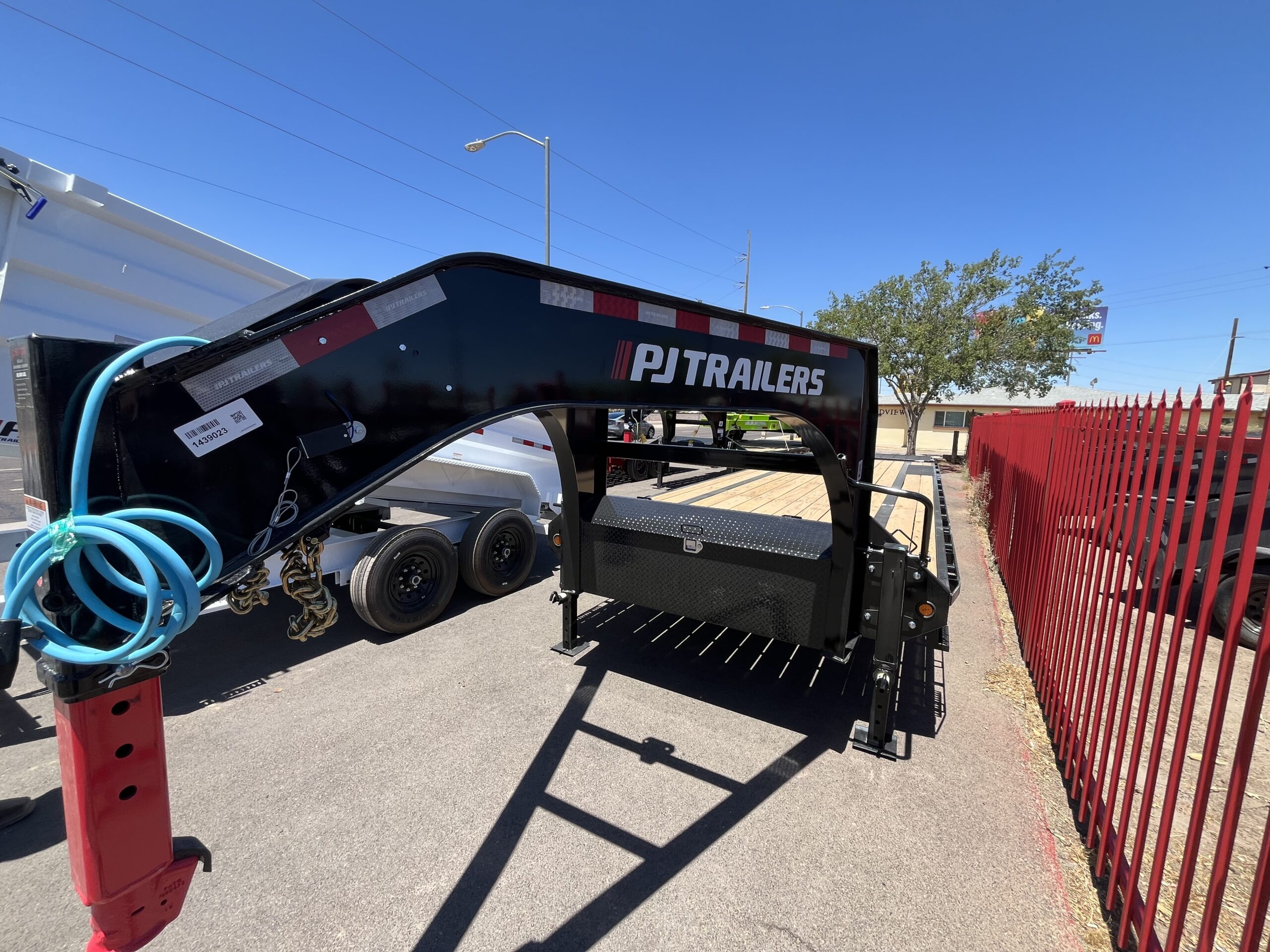32' Gooseneck Low-Pro Flatdeck with Singles, 15,680 GVWR, Monster Ramps, 14 Ply Tires - Image 6